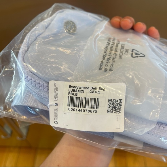 NWT Lululemon Everywhere Belt bag Pastel Blue silver hardware logo 1L size - Picture 5 of 15